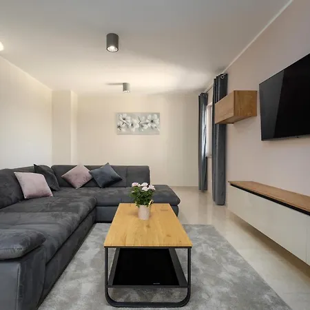 Vila House Leana