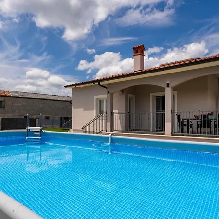 Vila House Leana *
