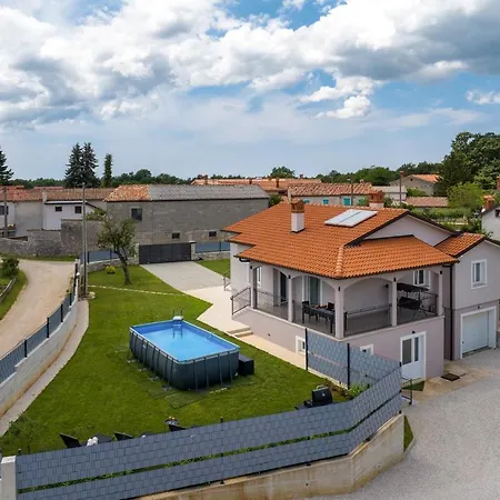 Vila House Leana